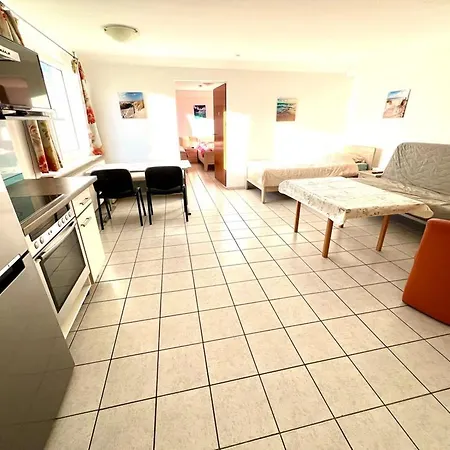 Mit 4 Betten In Apartment *